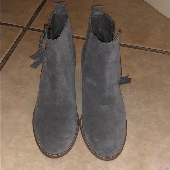 Shoes - Picture 2 of 4